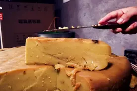 浙江山区有一种金色的糕点，做一块要1天2夜，原材料是草木灰图片