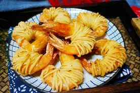 1斤虾1把面条，把虾做成你吃不起的样子，酥脆得直掉渣儿图片