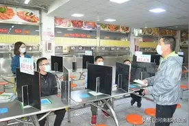 复学了，在学校食堂吃饭我都有坐在高考考场的感觉！不信你看吧……图片