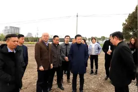 “按程序办，现在就办！”长江镇党委书记卢志敏带队督查新开工重大项目，提要求！扬志气！图片