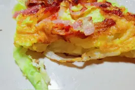 「辅食记」超简单的包菜饼，全家老小吃不够，一口气吃掉一盘子图片