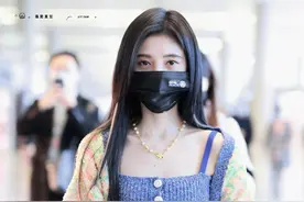 组图-鞠婧祎最新私服穿搭，紫色吊带背心搭配高腰牛仔裤元气活泼图片