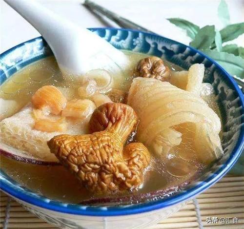 花胶鲨鱼骨汤的做法 2026年花胶鲨鱼骨骨汤的功效