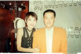 30年前，被赵本山抛弃的葛淑珍，早已把这辈子都奉献给了他图片