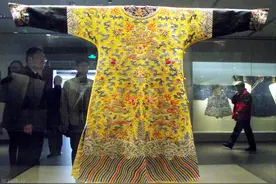 古代皇帝龙袍不能水洗，穿臭了怎么办？原来是贫穷限制了想象力图片