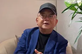 王刚首次回应误砸2亿文物事件，砸的宝贝是赝品，网友：眼力真好图片