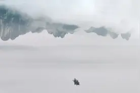 汉诗 | 贾冬阳：一个人往大海里倒水图片
