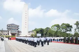 今天，让我们一起缅怀他们！ 长沙市公安局开展烈士纪念日纪念活动图片