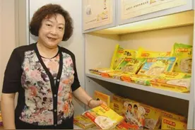 生不出男孩被丈夫无情抛弃，她远走香港打拼，卖饺子挣了十几亿图片