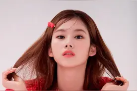 TWICE成员 凑崎纱夏 SANA  1st Look Vol.193杂志 2020年5月刊图片