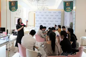 世界因你而缤纷 | 爱恋珠宝举办2020夏季媒体见面会 发布当季绚丽新品图片
