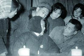 百变地下女交通员—杨大娘（红色印记8）图片