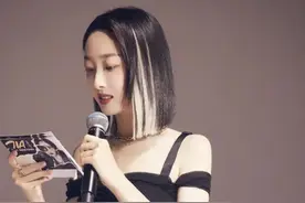 蒋梦婕又“秀身材”了，穿黑色连衣裙性感妩媚，挑染短发赚足眼球图片