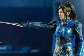 历史上的女士兵战甲，真那么缺布料吗？图片