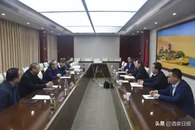 酒泉市委书记吴仰东会见中石油甘肃销售公司党委书记贾鸿武图片
