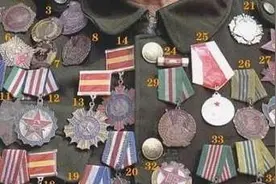 抗战老兵全身挂满勋章，竟拿不出住院费，死后拒绝葬在八宝山图片