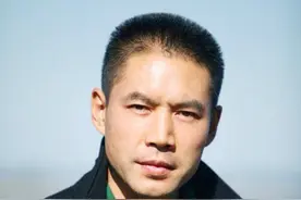 《光荣与梦想》主演王韦智：人到中年越帅越红，42岁做父亲图片