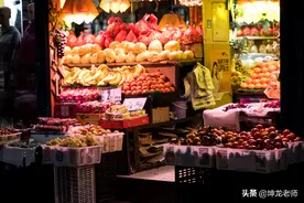 传统水果店，卖得比同行便宜，每周只卖一天，月销售额却高达30万图片