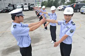 同样穿警服，“辅警”和“协警”有啥区别？内行人告诉你差别很大图片