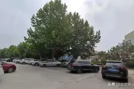 房山城管清理这处非法夜市，复原昔日停车场！图片