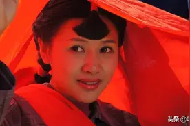 《系红裤带的女人》：一条红裤带，道尽农村留守妇女难以启齿的性图片