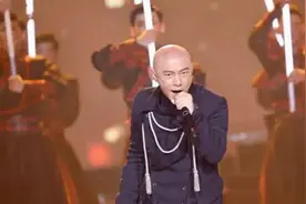 《追光吧》：21位哥哥集合，56岁的他坐C位，吴镇宇都靠边站图片