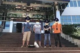 脑回路清奇！这俩戏精气坏警察，为达目的竟做这种事！图片