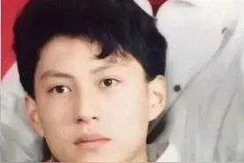 43岁靳东：两次爱上离婚女人，不顾父母反对，如今幸福令人羡慕图片