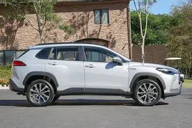 它是卡罗拉，也是SUV？抢先试驾丰田卡罗拉Cross图片