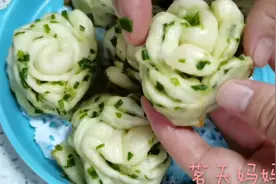 水煎韭菜味花卷，比蒸的还好吃，咬一口满满的回忆！图片