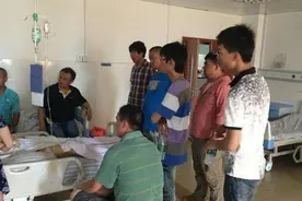 22岁孕妈生孩子后，被一群人围着问候，医生大喊：孩子没人要了图片