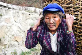 周总理命名的独龙族，濒临绝世的纹面女，自驾13日云南丙中洛7图片