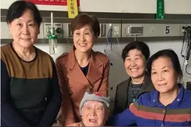八路军负重伤在地，说一句啥话？两伪军说：你躺着别动，放了他图片