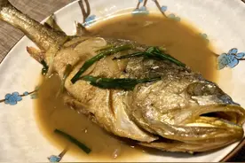 红烧小黄鱼，豆芽炒肉，荆州肉糕，猪肚菌虾仁，江城潮爸午餐记录图片