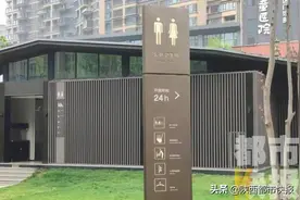 西安一公厕里有了淋浴房 24小时热水扫码即洗图片