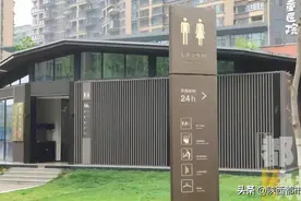 西安一公厕里有了淋浴房 24小时热水扫码即洗图片