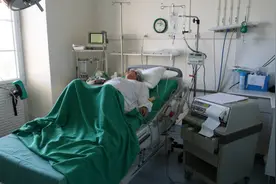 顺产分娩，先见红还是先破水，暗示了宝宝的健康情况哦图片
