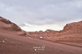 在这个被称为世界最干燥的沙漠，仿佛亲临火星，我们却遇到了下雨图片