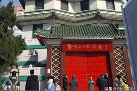 二七塔南侧的友谊大厦还没拆，西侧规划的270米摩天大楼又悬了图片