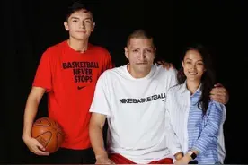 巴特尔18岁儿子身高超2m，颜值超高，但老父亲却不高兴！图片