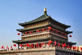 西安著名地标钟楼顶上"破"了？专家辟谣：金箔损坏，钟楼没破图片
