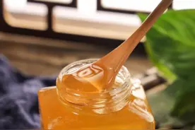 蜂蜜水是清澈是不是假的？真蜂蜜泡水是浑浊的吗？图片