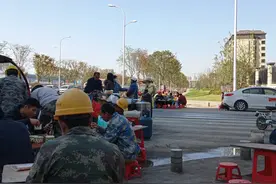 城市快餐，农民工离不开的一日三餐图片