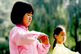 习武少年，看四岁小女孩的太极拳表演！视频封面