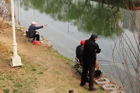 为什么越来越多的中老年人对钓鱼上瘾？为了吃鱼吗？原因有四图片