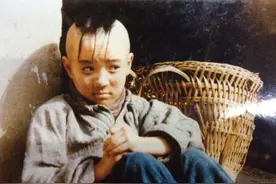 他是“三毛”扮演者，却被宋丹丹痛批，一代童星为何堕落？图片