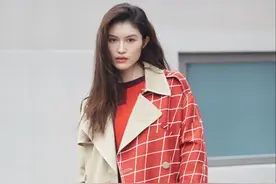 皮肤暗黄的女人，建议多穿这3个高级色，减龄显白不止一点点图片