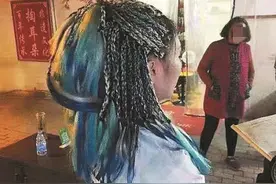 5300元！女孩编完“脏辫”嫌贵报警，店家：一根30元，编了近3个小时图片