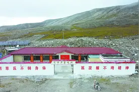 中秋节特别策划·团圆的故事丨这个中秋，让我们仰望坚守图片