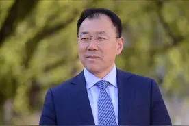 《我心依然》——孙先亮在卸任之际，挥了挥手留下一片朝霞图片
